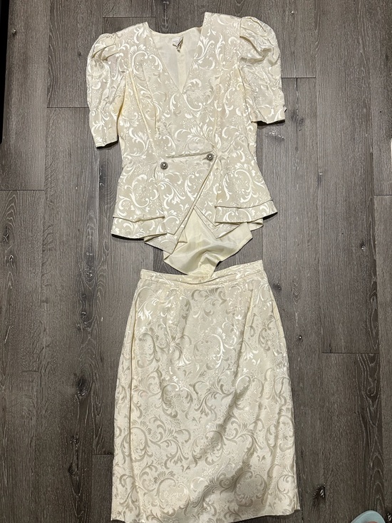 Dresses & Skirts - Vintage 80s/90s Ivory Jacquard skirt suit set | Puff sleeve peplum jacket